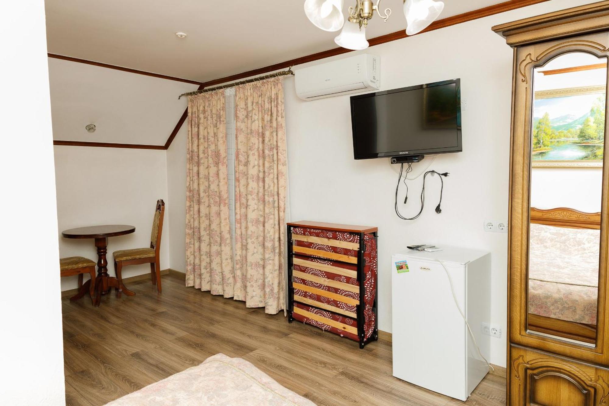 Hotel Gostyniy Dvir Synevir Synevyr Esterno foto