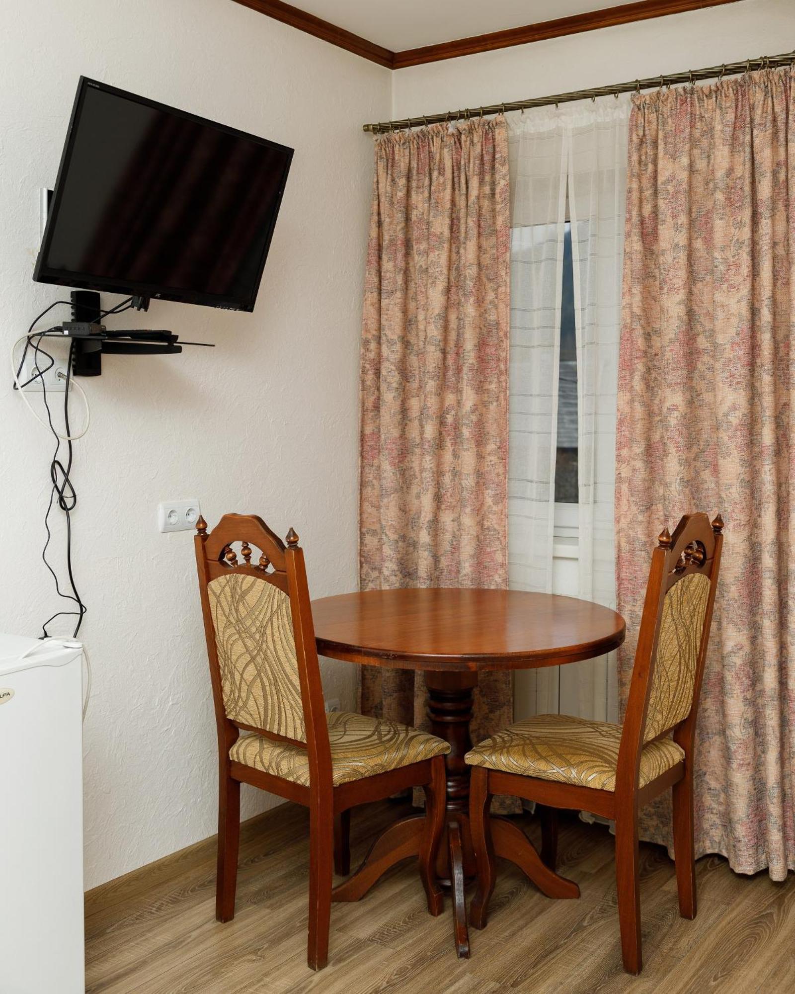 Hotel Gostyniy Dvir Synevir Synevyr Esterno foto
