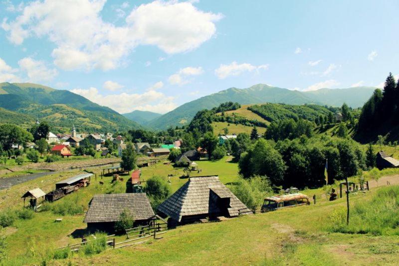 Hotel Gostyniy Dvir Synevir Synevyr Esterno foto
